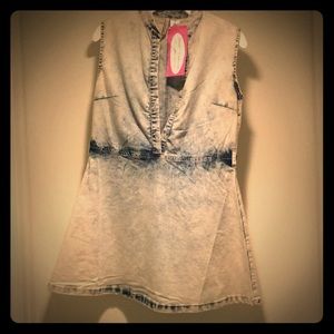 💖 Super cute acid washed mini jean dress!